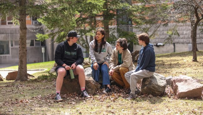 Étudiants sur les campus