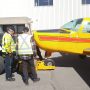 Photo d'un avion du CQFA avec des agents