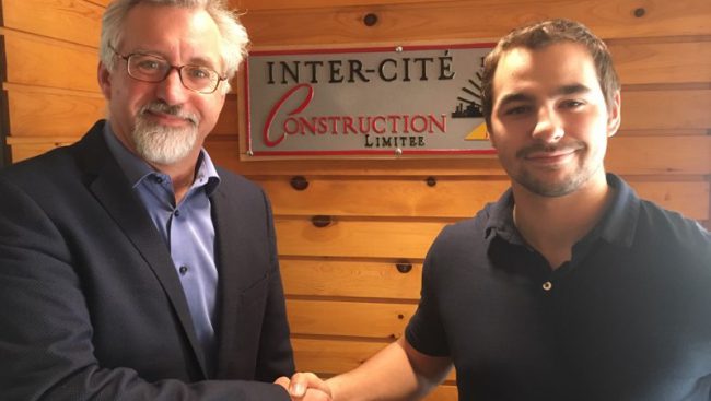 L’étudiant en 2e année de Technologie du génie civil du Cégep de Chicoutimi, Jean-Sébastien Desbiens, a reçu la bourse du Groupe Riverin.