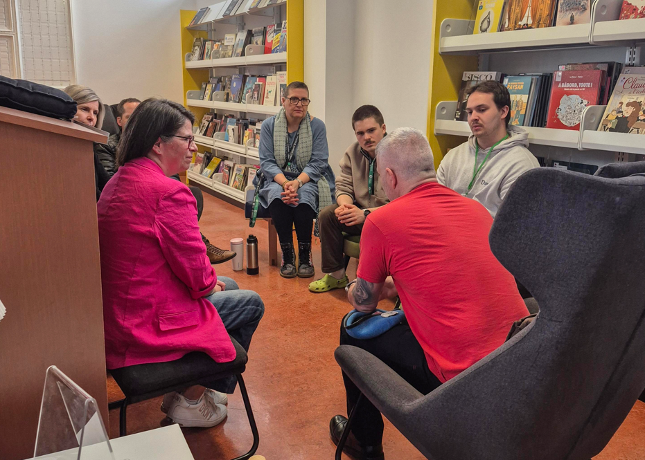 Une bibliothèque où les livres racontent eux-mêmes leur histoire