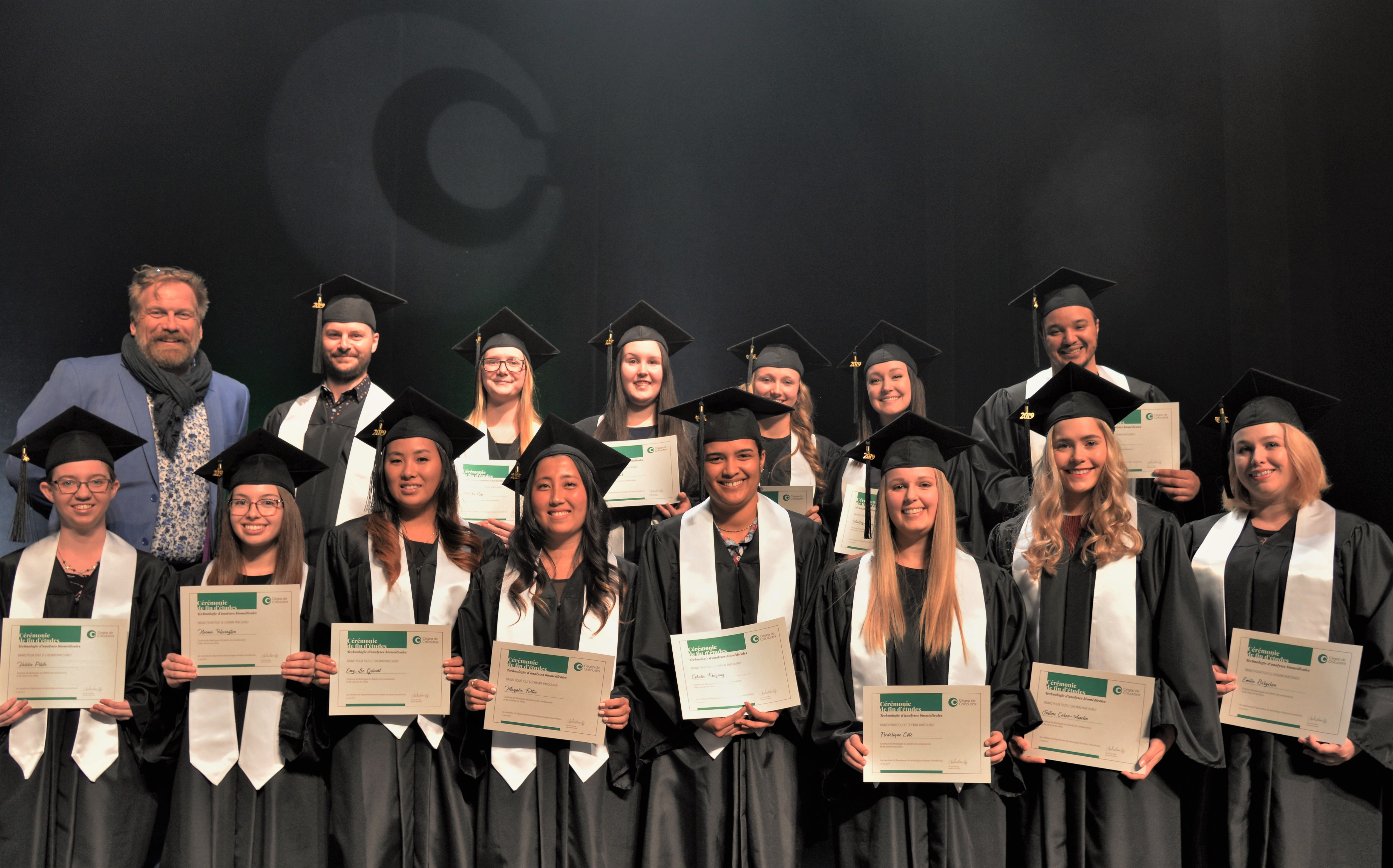 Photo portrait de la classe en biomédicale.