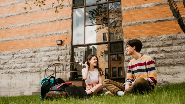 5 bonnes raisons d’étudier au Cégep de Chicoutimi. Milieu de vie centré sur l’étudiant, soutien aux apprentissages, qualité de l’enseignement, bourses d’études et situation géographique avantageuse. Ton Cégep. Centré sur toi.