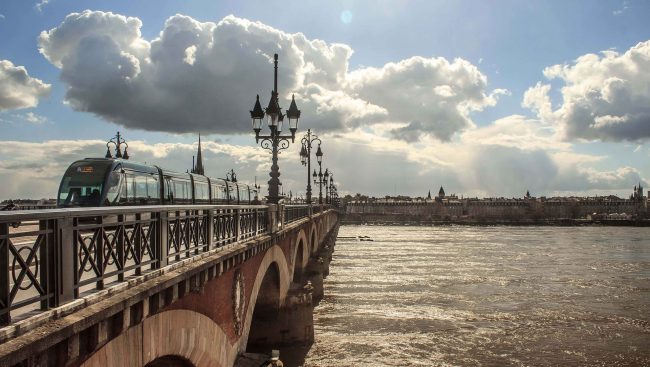 Image d'un pont de Bordeaux, France