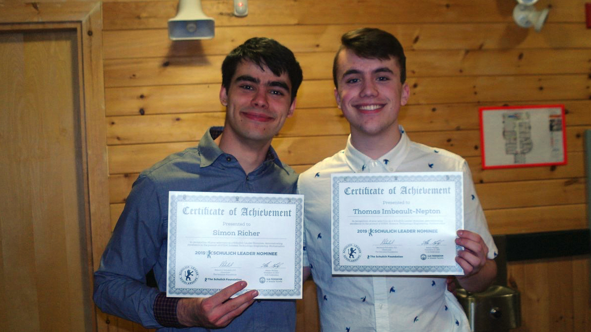 Photo portrait des deux étudiants Thomas Imbeault-Nepton et Simon Richer.